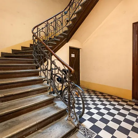 Old Town Deluxe By Bookinghost