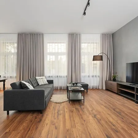 Old Town Deluxe By Bookinghost