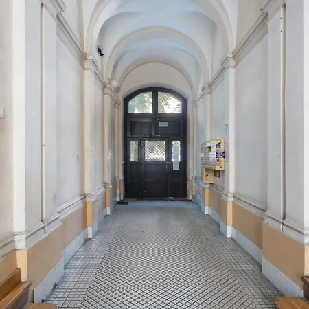 Old Town Deluxe By Bookinghost