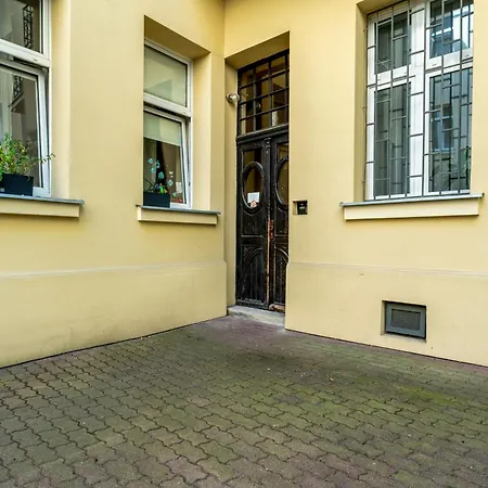 Old Town Deluxe By Bookinghost *